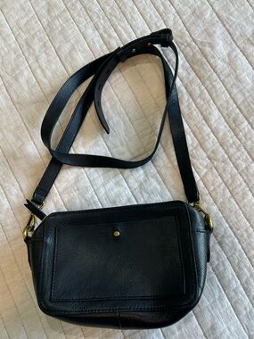 Madewell Black Leather Crossbody Bag - Minimalist Women's Shoulder Bag
